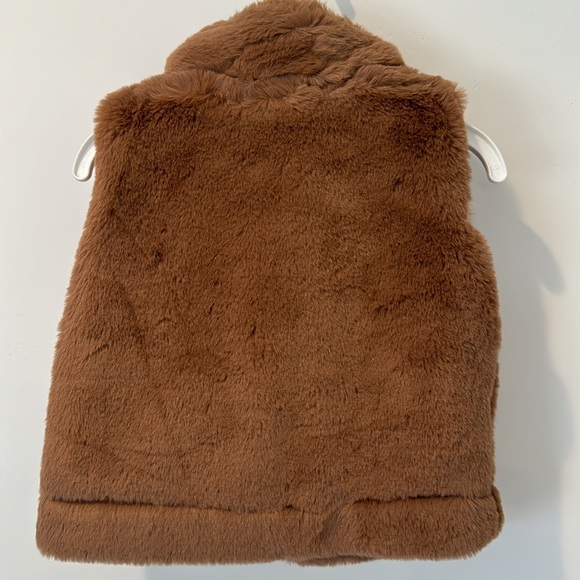 Urban Republic Kids' Colorblock Faux Fur Zip Vest. - Picture 4 of 9